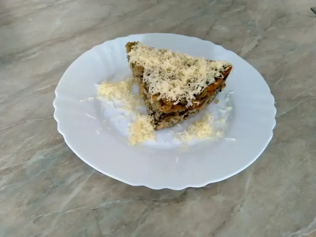 Zapečený lilek se žampiony a rýží z Remosky na talíři